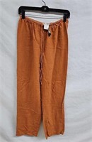 R4) CUTE WOMENS SMALL ORANGE COLORED PANTS