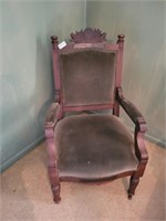 VICTORIAN ARMED PARLOR CHAIR