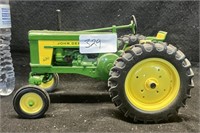 1/16 SCALE JOHN DEERE MODEL 620 DIE CAST TRACTOR