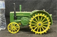 1/16 SCALE JOHN DEERE MODEL D DIE CAST TRACTOR