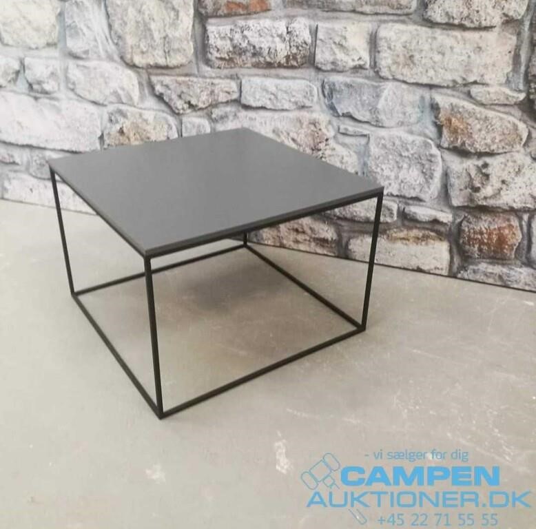 Smuk Antipoison bh Cubus sofabord, firkantet mørkegråt | Campen Auktioner A/S