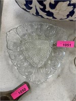 VTG LE SMITH TRIANGLE SHAPED GLASS EGG PLATTER