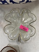 VTG JEANETTE 4 LEAF CLOVER GLASS PLATTER