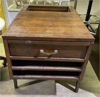 (G) Vintage End Table 21” x 27” x 21”
