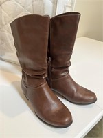 Ladies Size 7 Brown Boots