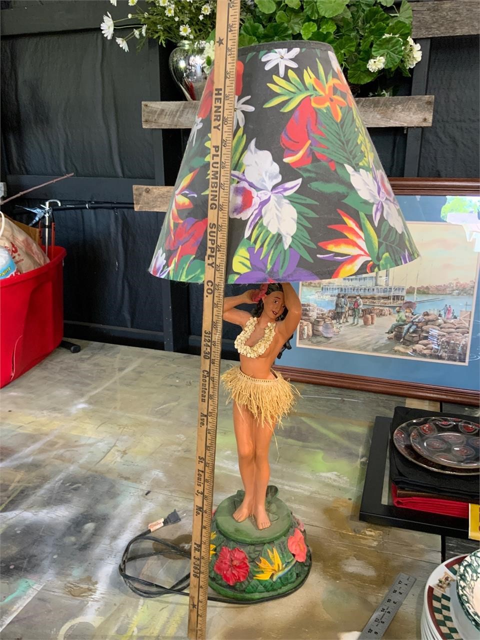 Large hawaiian hula girl table lamp