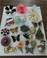 Brooches (22)
