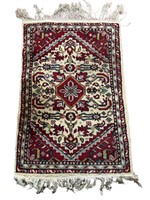ANTIQUE HAND KNOTTED HERIZ RUG