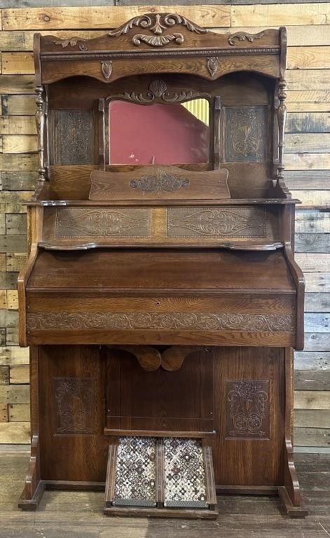 Beautiful Antique Pump Organ