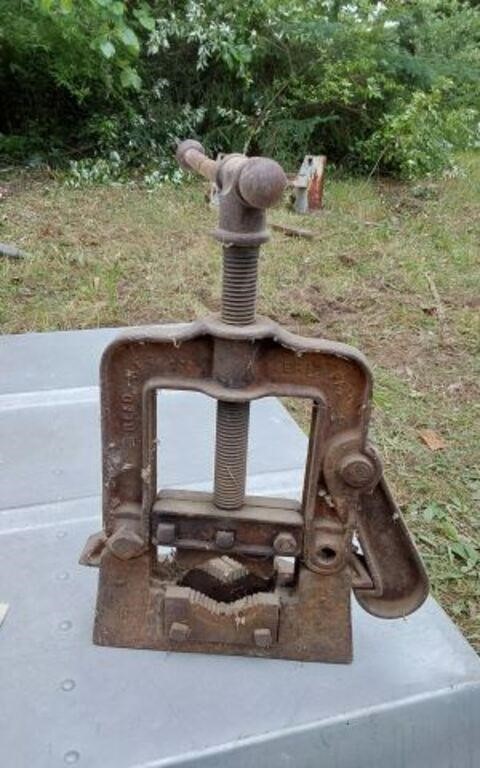 REED AND COMPANY PIPE VISE