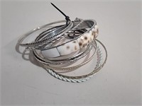10 Bangle Bracelets Incl. Shell