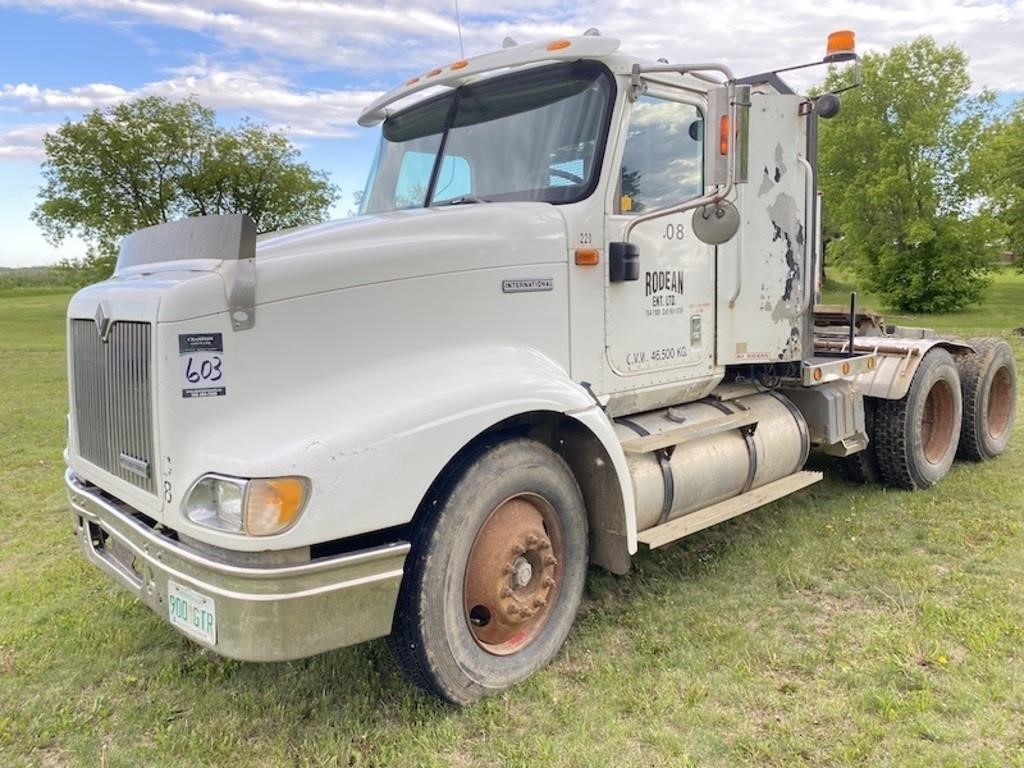 2001 IHC T/A Winch Tractor