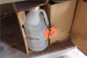(4) mag and cleaner jug