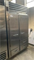 TRAULSEN URS 48 DT-5 Refrigerator/Freezer -
