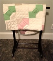 QUILT RACK AND MACHINE SEWN QUILT
