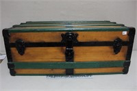CHIC WOODEN TRUNK