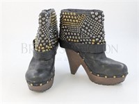 (1 PR) SAM EDELMAN STUDDED HEELS, 5