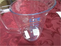 2 quart plastic measuring cup