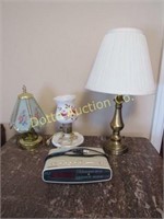 3 SMALL TABLE LAMPS & RADIO: