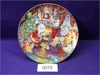 SIGNED PORCELAIN CAT PLATE SEE PHOTOS