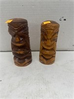 2 cnt Tiki Statues