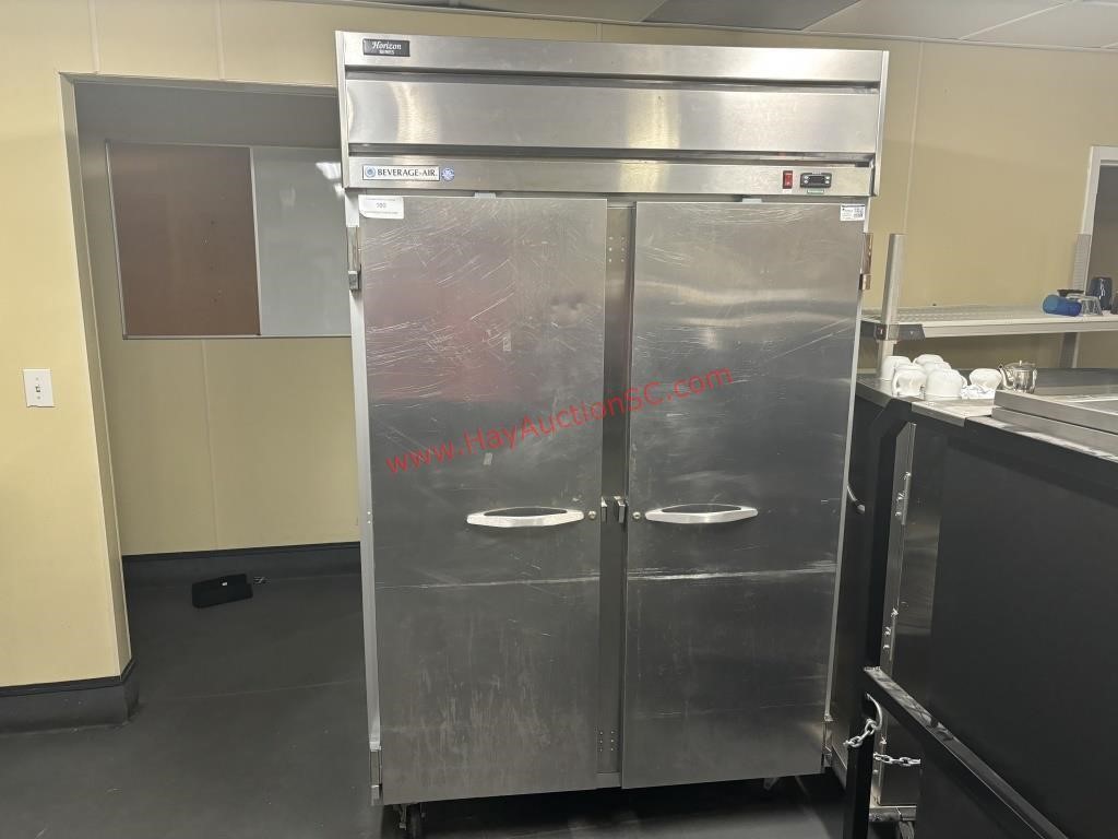 BEVERAGE AIR 2 DOOR REFRIGERATOR