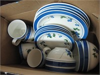 SET OF PRETTY DISHES
