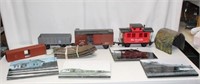 O SCALE TRAINS & TRAIN STATION PHOTOS