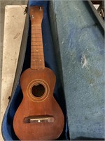 Suzuki ukulele,missing strings & 2 knobs