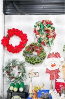 Hanging Christmas Decor / 4 Wreaths Snowman &