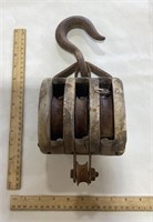 Metal & Wood Pulley w/ Hook