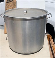 LARGE ALUMINUM POT