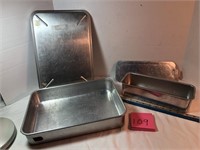 2 aluminum pans w/lids