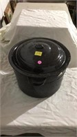 Large cooking pot, serving tray