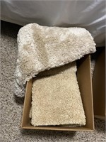 Box of beige  bath rugs