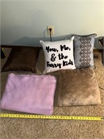 4 throw pillows & purple blanket