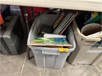 LOT OF BOOKS / AUTOMOBILE