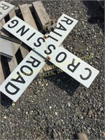 RAILROAD CROSSING SIGN WITH BRACKET