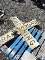 RAILROAD CROSSING SIGN WITH BRACKET