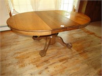 OAK CLAW FOOTED PEDESTAL DINNING ROOM TABLE W/