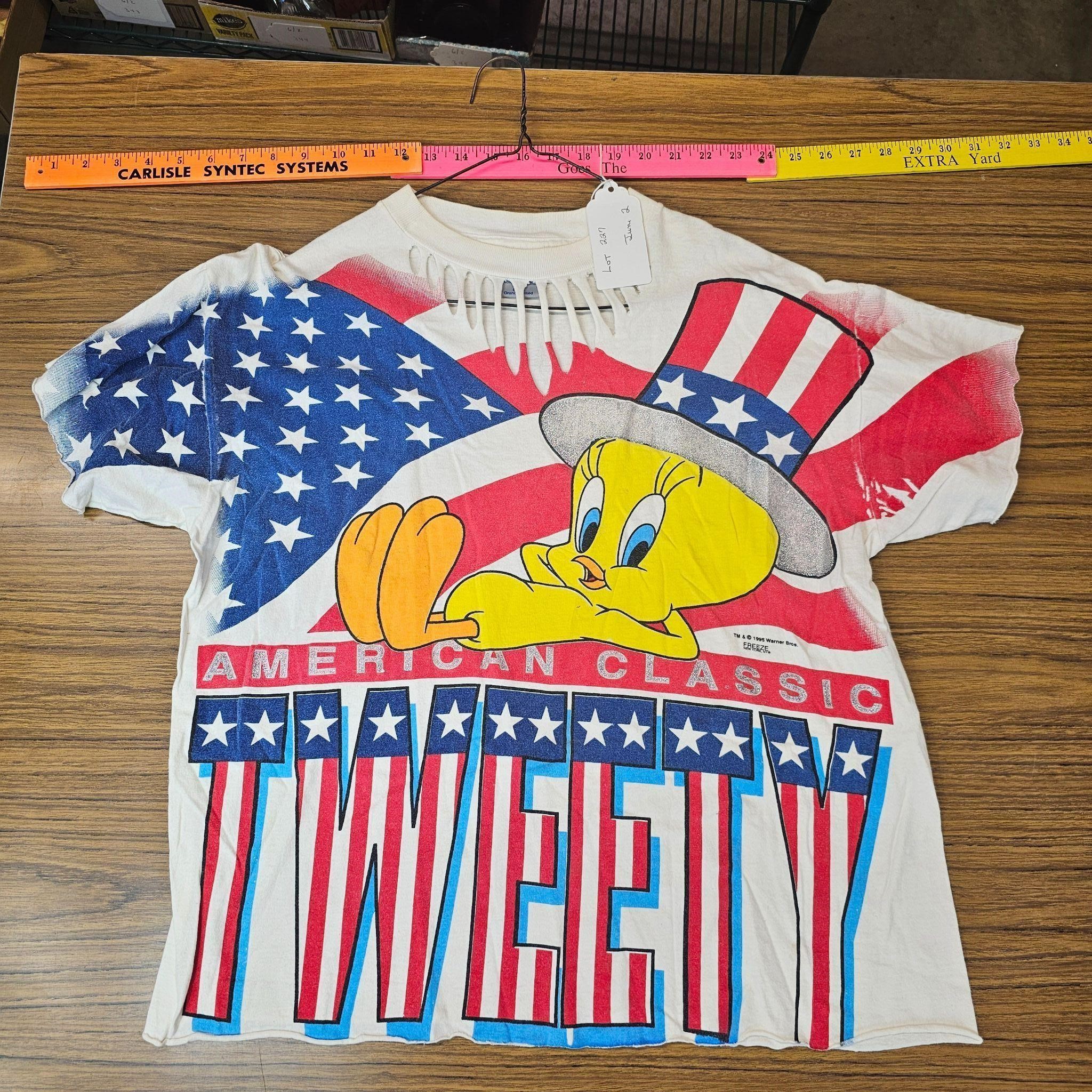 American Class Tweety Bird T-Shirt (L)