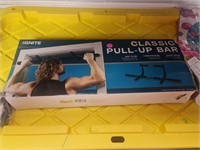 Classic pull up bar