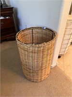 LAUNDRY BASKET WITH SHEETS & PILLOW CASES