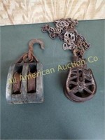 VINTAGE CAST IRON INDUSTRIAL PULLEY  WITH CHAIN