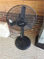 Honeywell black pedestal Fan