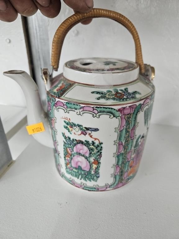 Vintage Chinese Caton famille rose tea pot with