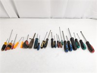 Essential Screwdriver Set (Phillips & Flat)