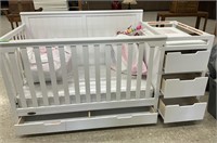 Crib with changing Station