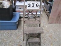 Lot of 2 wooden step ladders