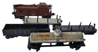 FIVE VINTAGE LIONEL TRAIN CARS